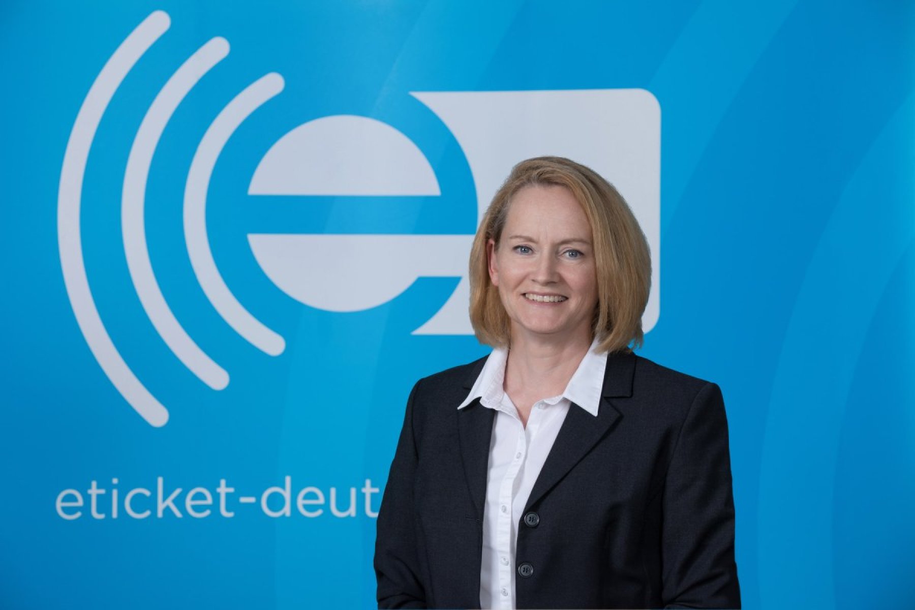 alexandra-wolff-megawall